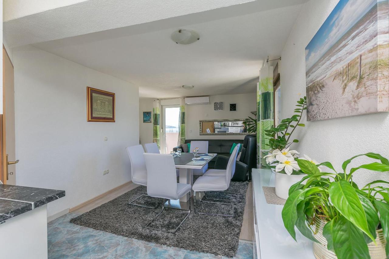 Apartments Ana 奥米什 外观 照片