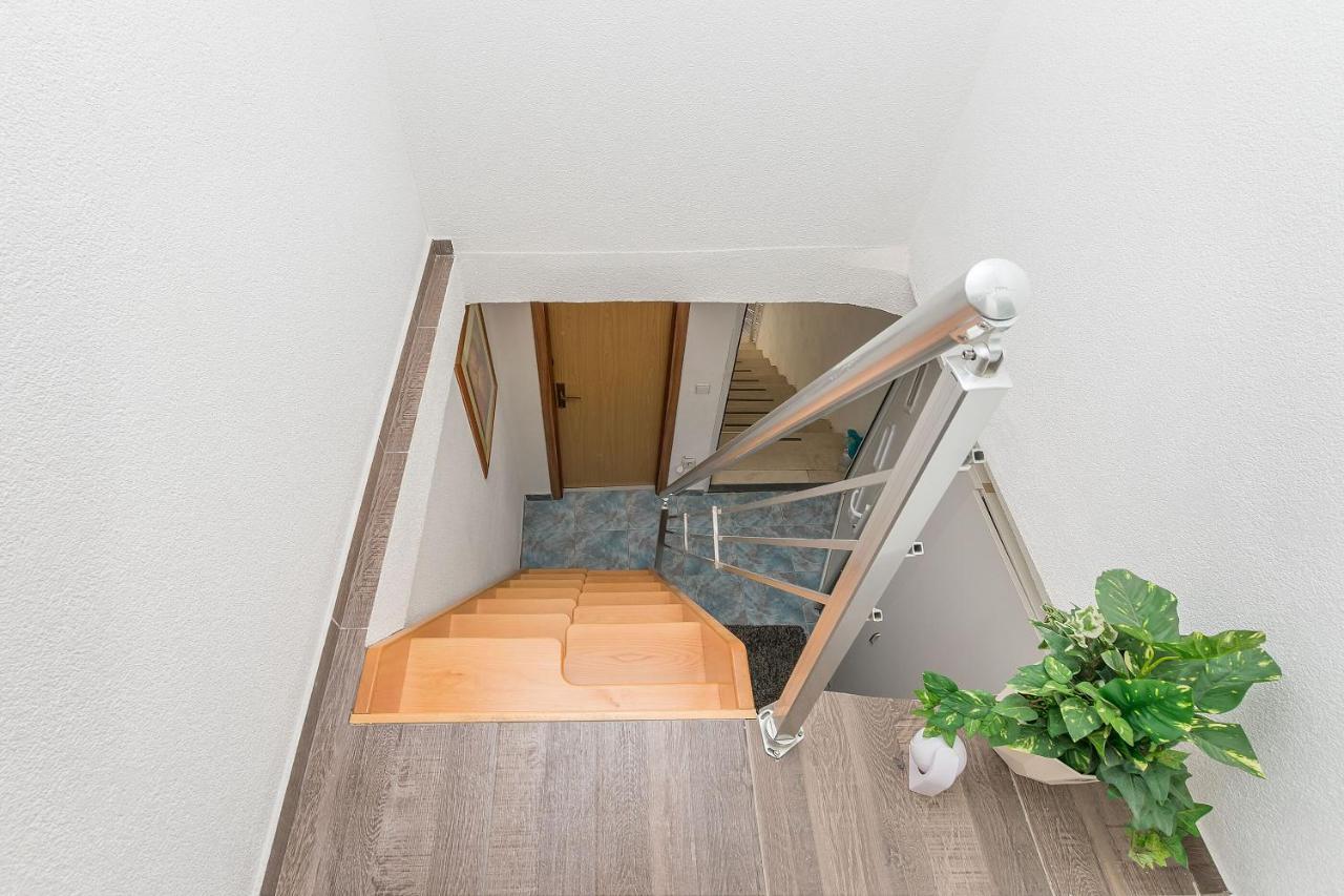 Apartments Ana 奥米什 外观 照片