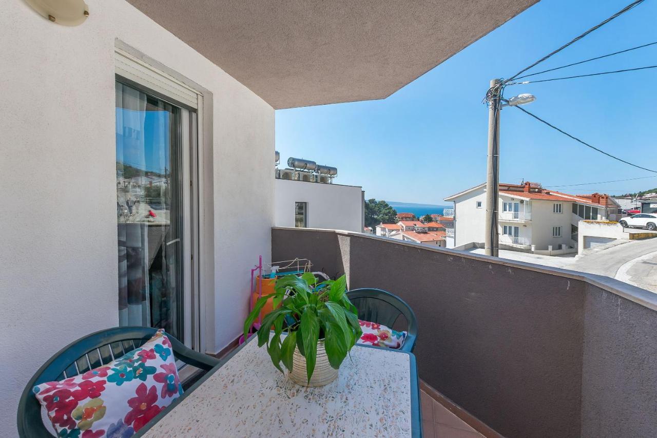 Apartments Ana 奥米什 外观 照片