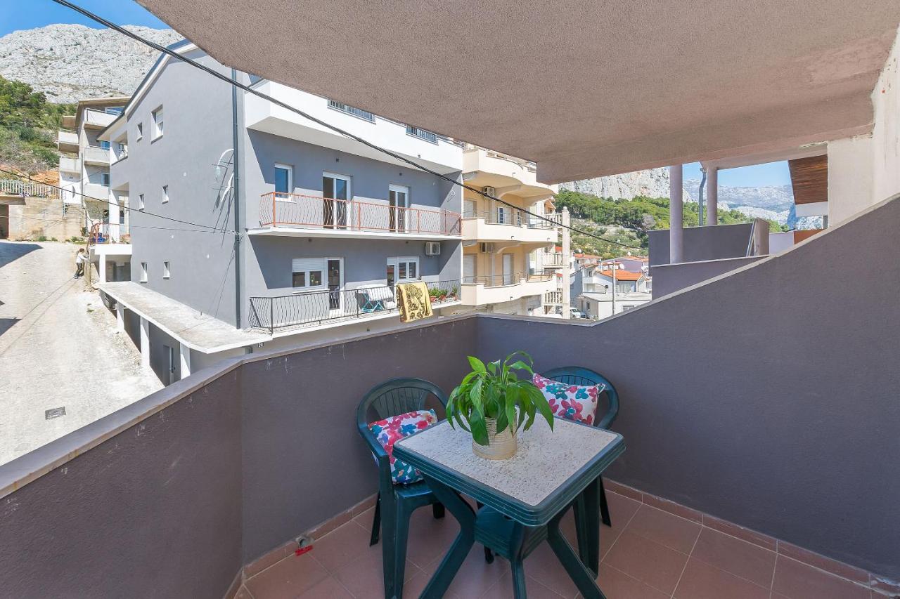 Apartments Ana 奥米什 外观 照片