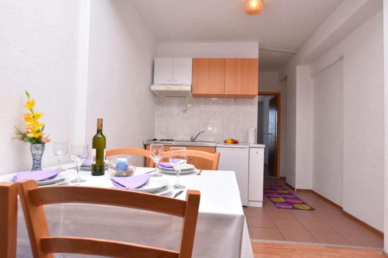 Apartments Ana 奥米什 外观 照片