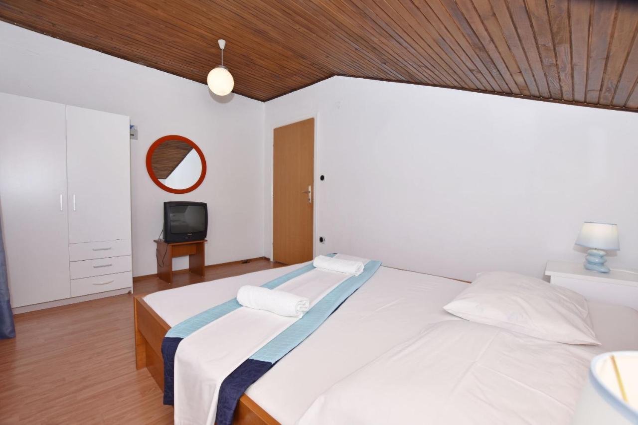 Apartments Ana 奥米什 外观 照片