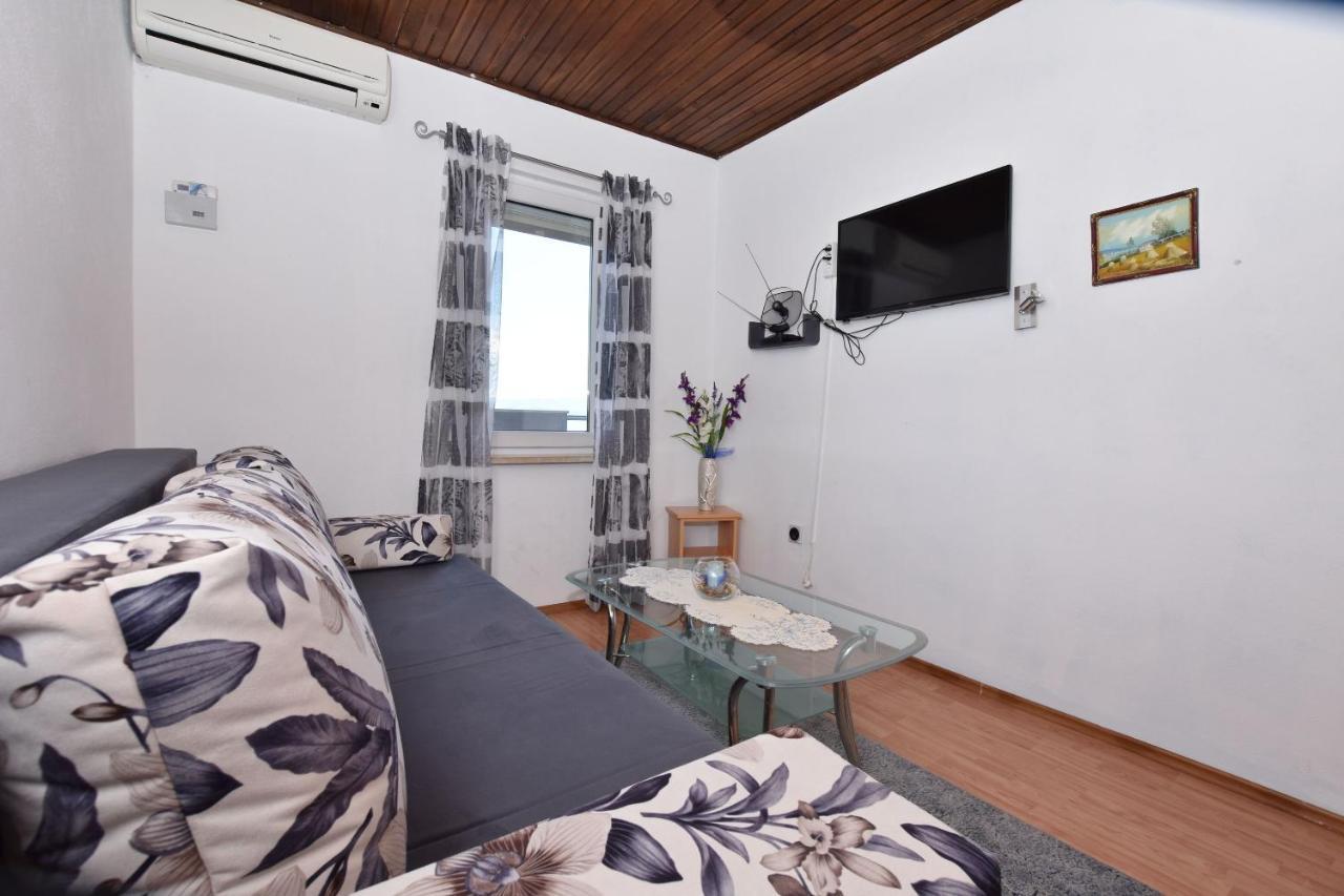 Apartments Ana 奥米什 外观 照片