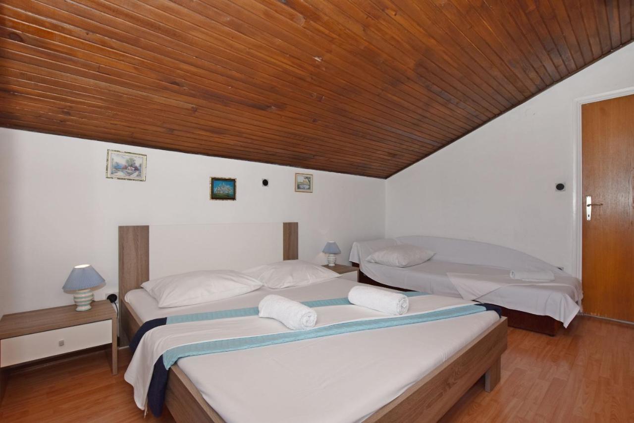 Apartments Ana 奥米什 外观 照片